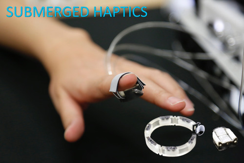 3Dオブジェクトの感触を伝える指先触覚フィードバック・デバイス